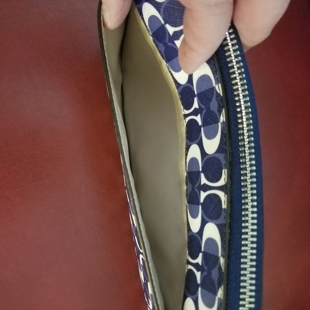 Coach Wallet/Wristlet - Picture 3 of 9